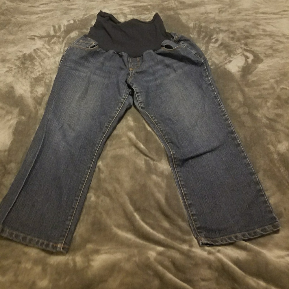 Maternity capris